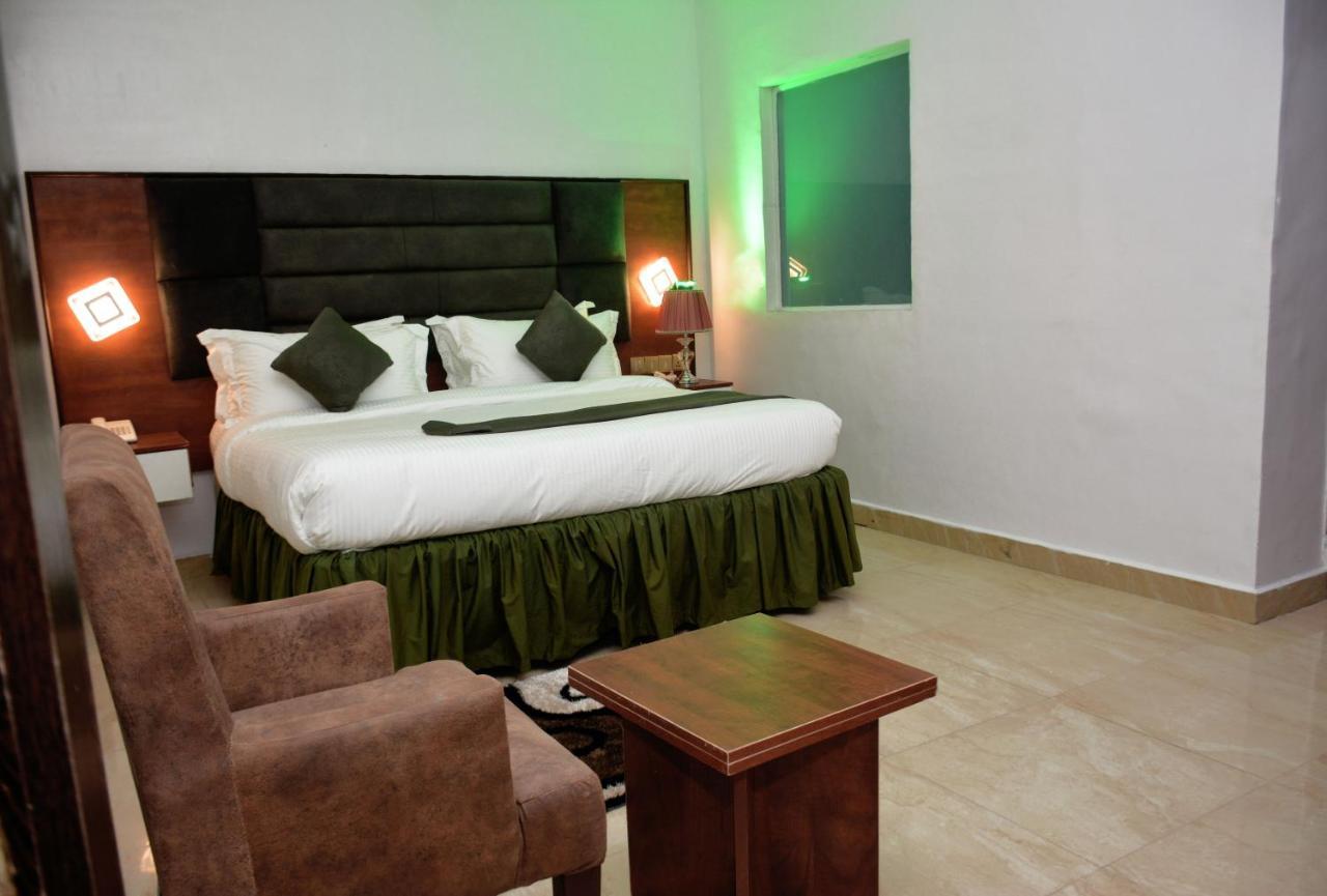 Vacation Villa Hotels And Suites Асаба Экстерьер фото